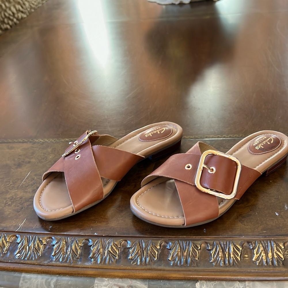 Clarks(  artisan )Leather slip on